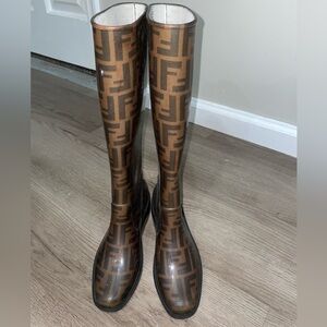 Fendi rainboots made in Italy - Excellent Conditon euro 36